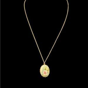 Vintage Gold Floral Pendant Necklace
